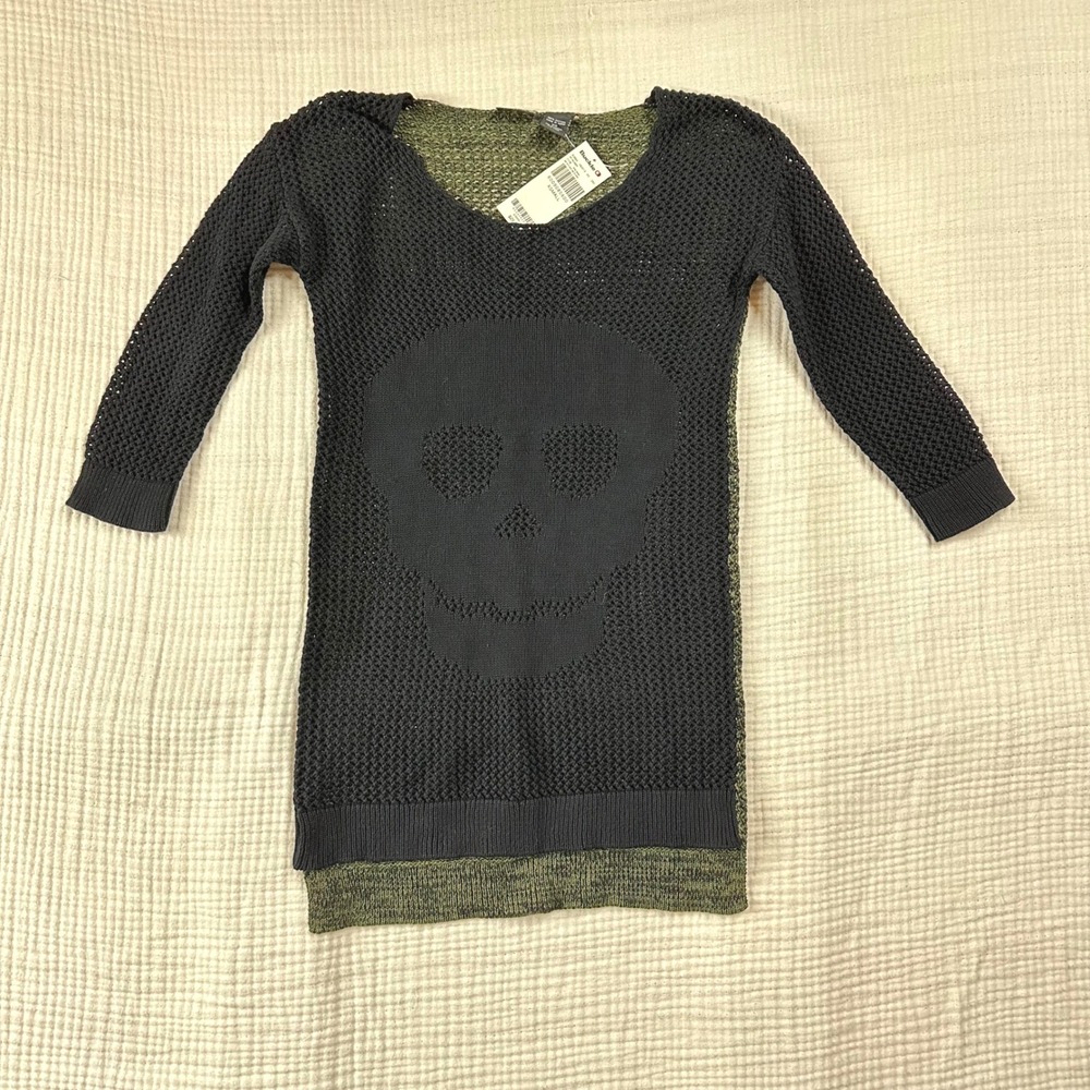 Daytrip Buckle women's open-stitch sweater with a skull design XS Y2K